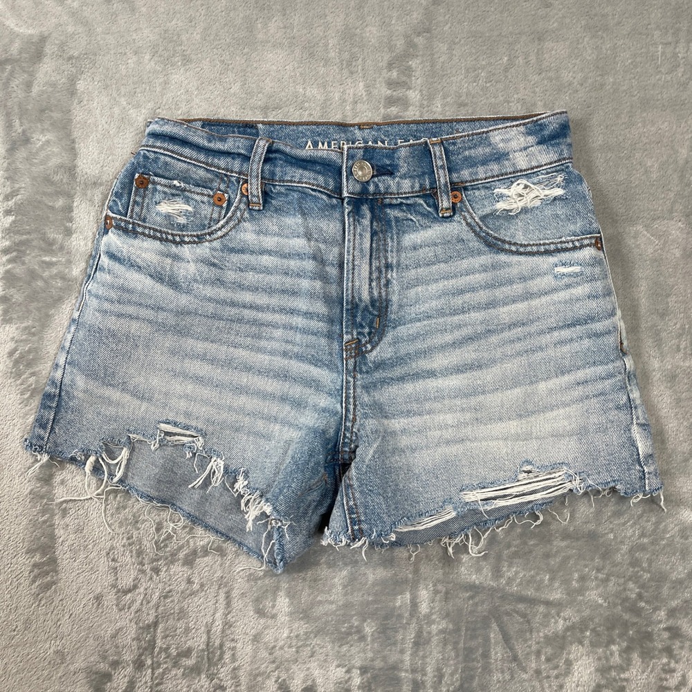 American Eagle Shorts Size 0 Relaxed Light Wash Distressed Denim Cutoff
